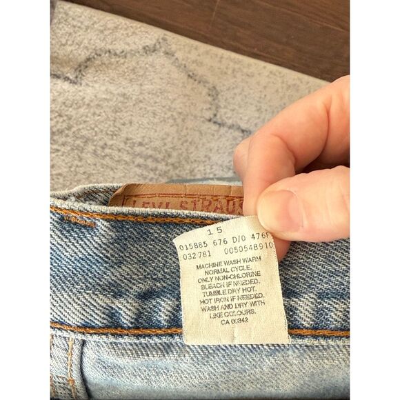 Vintage Levi’s 505 Jeans W32 Made in Canada Light Wash Straight Leg Distressed R - Picture 6 of 9